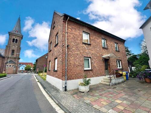 Hausansicht - 8 Zimmer Einfamilienhaus in Neuss