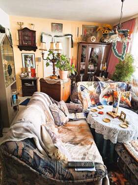 Wohnzimmer - Charmante 2-Zimmer-Wohnung mit Balkon - sofortige Mieteinnahmen!