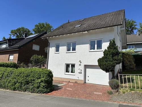 Hausansicht 1 - Einfamilienhaus mit Garten - 399.000,00&nbsp;EUR Kaufpreis, ca.&nbsp; 126,00&nbsp;m&sup2;&nbsp;Wohnfl&auml;che