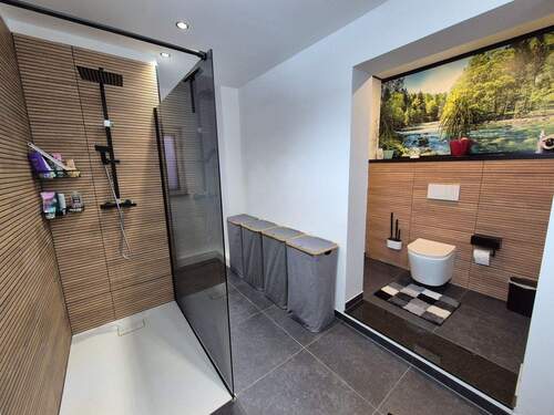 EG: Bad mit Dusche - 
