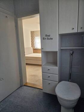 Bad neben Schlafzimmer - 