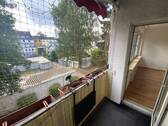 Balkon hinten - Geräumige, helle 3 Zimmer mit Balkon in ruhiger Seitenstraße in Gröpelingen