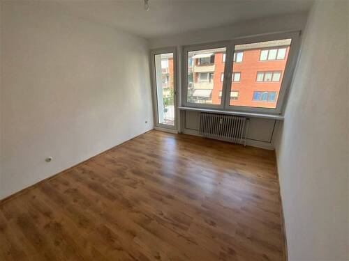 Schlafzimmer 1 mit Balkon nach vorne - 