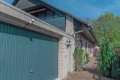 Garage und Eingang - 1 Zimmer Mehrfamilienhaus, Wohnhaus in Braunschweig