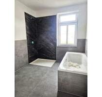 Erstbezug - hochwertige 4-Raum-Wohnung mit Balkon, Dusche, Wanne und 2 PKW-Stellplätzen - Döbeln