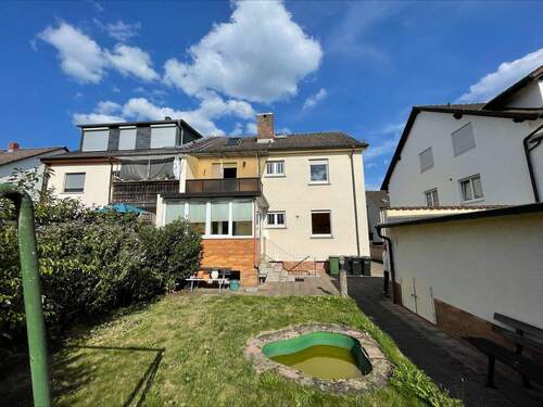 Rückansicht des Hauses - 6 Zimmer Mehrfamilienhaus, Wohnhaus in Dietzenbach