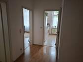 Diele, Zugänge Wohnzimmer/Küche + Dusche/WC - 