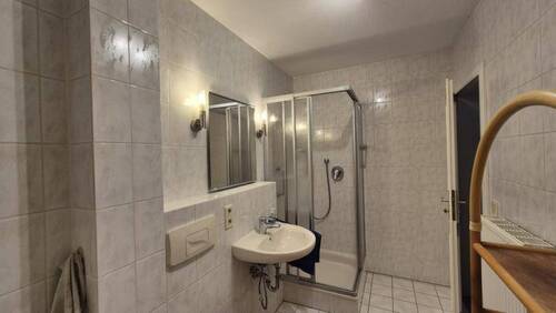 mit Dusche + Wanne - 