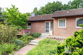 Hauseingangsansicht - Bungalow mit Vollkeller in Traumlage von Reppenstedt