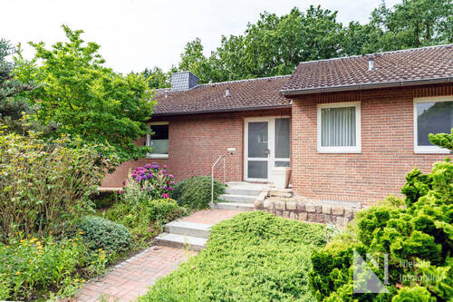 Hauseingangsansicht - Bungalow mit Vollkeller in Traumlage von Reppenstedt