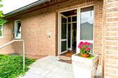 Einladender Eingangsbereich - 4 Zimmer Bungalow zum Kaufen in Reppenstedt