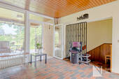 Diele mit Treppe in den Keller - 