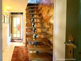 Flur mit Treppe zum OG - 