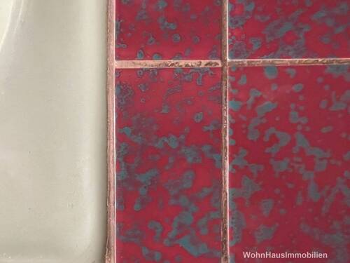 Detail Badezimmer - Fliesen und Porzellan in türkis - 