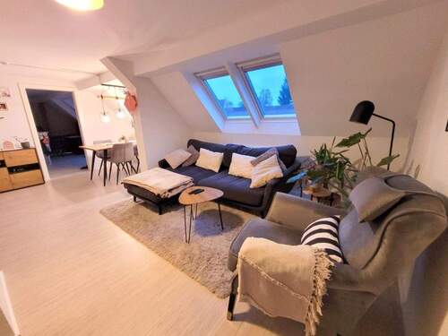 Wohn-Esszimmer - Komplett renovierte 3-Zimmer-Wohnung mit Einbauküche - ab 01.02.2026