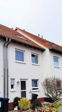 Haus vorne - *PROVISIONSFREI* Gepflegtes 5-Zimmer Reihenmittelhaus in Neu-Anspach