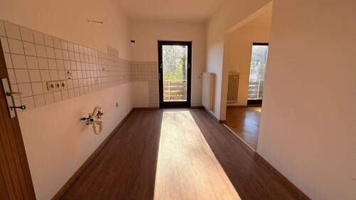 02_Küche - 3 Zimmer Etagenwohnung zur Miete in Dorfen