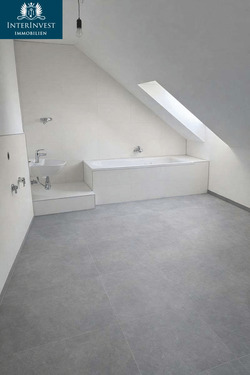 Bad Waschbecken mit Wanne (KI-optimiert) - 