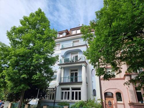 Ostansicht
- Charmante 3-Zimmer-Altbauwohnung mit zwei Balkonen in Freiburg-Herdern
