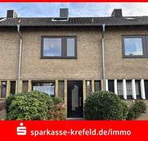 Reihenmittelhaus mit Garage - 320.000,00 EUR Kaufpreis, ca.  88,00 m² Wohnfläche in Krefeld (PLZ: 47809) Oppum