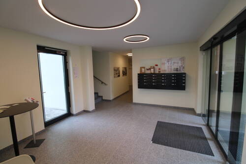 Hauseingang mit Briefkasten - 