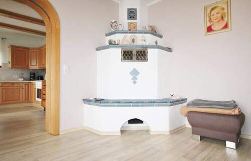 großzügiges Wohnzimmer (EG) - 