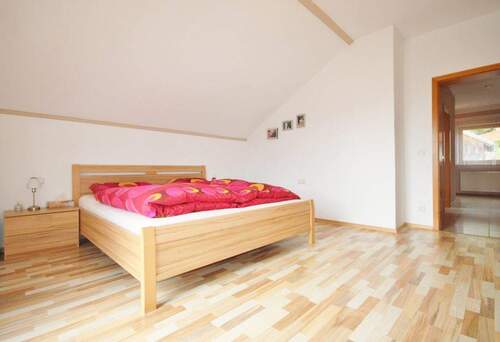 Schlafzimmer (OG) - 