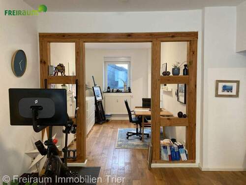 Wohnen/ Essen/ Arbeiten - TR.- City: Hübsche 2 ZKB Wohnung mit wohnlichem Charakter und einem großen Balkon.