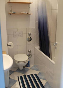 Bad mit Badewanne - 