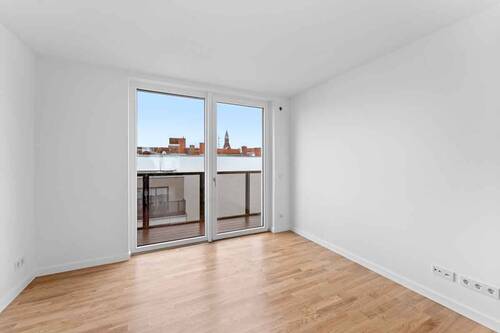 Wohnbereich Musterwohnung Balkonzugang - 3 Zimmer Etagenwohnung zum Kaufen in Berlin