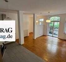 Fürth-City: Wohnen im Denkmal! Superschöne 2-Zi-Whg im EG mit Terrasse, EBK opt., Parkett