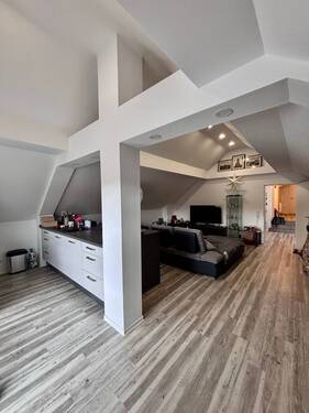 Wohnzimmer - Exklusives Wohnen im Dachgeschoss - Kunstvolle Architektur trifft auf beeindruckende Raumhöhe