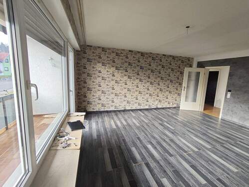 Wohnzimmer n - 4 Zimmer Etagenwohnung zum Kaufen in Fischbach