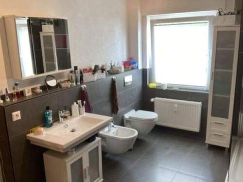Badezimmer - Etagenwohnung mit 118,00 m&sup2; in Kreuztal-Fellinghausen zum Kaufen