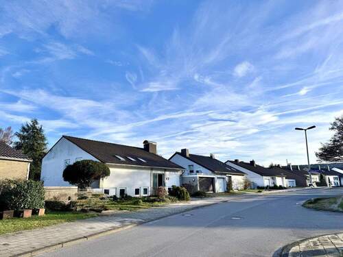 Blick in die Straße - 1 Zimmer Einfamilienhaus zum Kaufen in Aachen