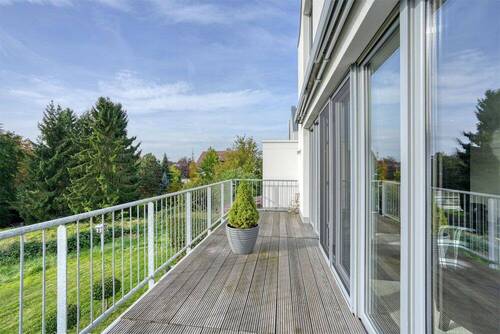 Balkon vor dem Wohnbereich - 