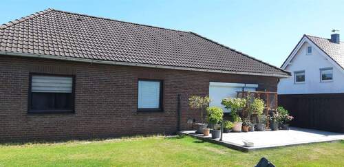 Rückansicht Sommer - Bungalow in beliebter, ruhiger Wohnlage