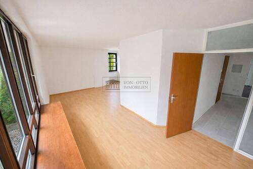 Gemütliches Wohnzimmer - 4 Zimmer Etagenwohnung in Berlin