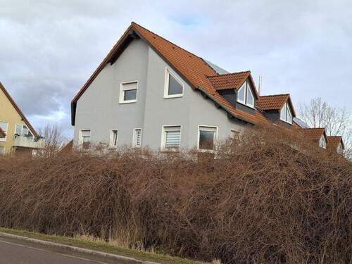 Giebel-/Hinteransicht von der Straße - Doppelhaushälfte mit 139,40 m&sup2; in Aschersleben zum Kaufen