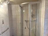 Bad mit Dusche - 