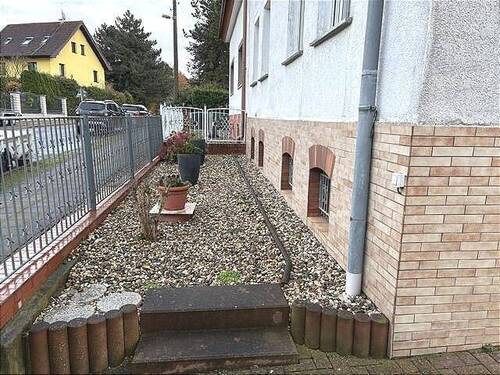 Vorgarten - 5 Zimmer Doppelhaushälfte in Salzatal