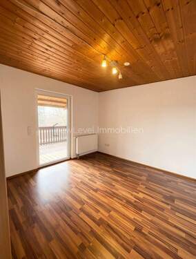 Zimmer EG - 1 Zimmer Mehrfamilienhaus, Wohnhaus in Laichingen