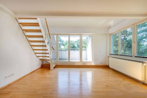 offener Wohnbereich - Lichtdurchflutete Maisonettewohnung mit Terrasse in bester Lage