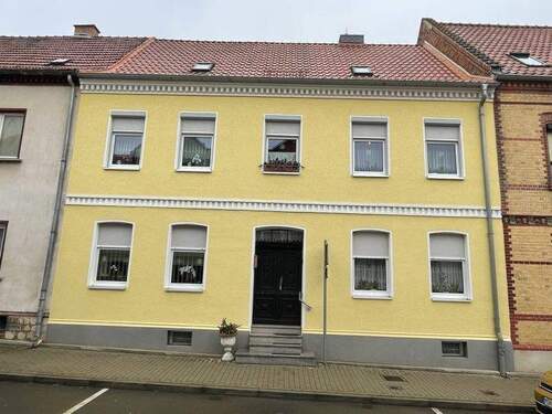 Vorderansicht - Reihen-Stadthaus in Aschersleben als Wohnobjekt mit möglichem Gewerbeanteil oder als 2-Generationen-Haus