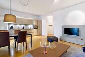 Wohnzimmer mit integrierter Küche - 3 Zimmer Etagenwohnung zum Kaufen in Berlin
