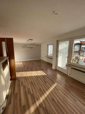 Wohnzimmer - Mehrfamilienhaus, Wohnhaus mit 110,00 m² in Amberg zur Miete