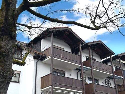 herzlich Willkommen - Weilheim - ruhig gelegene DG Wohnung mit Erker und Balkon