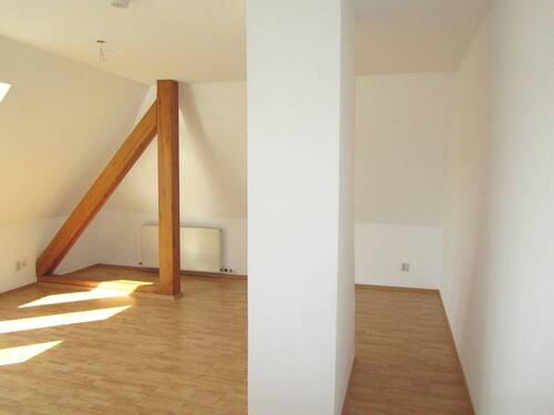 Wohnzimmer - 4 Zimmer Etagenwohnung zur Miete in Fraureuth