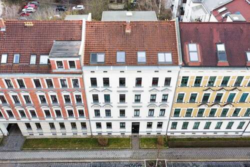 Gebäudeansicht - STILVOLLE INVESTITION IN GOHLIS Vermietete 3-Raum-Wohnung mit Süd-Balkon und Einbauküche