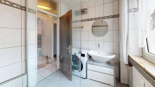 Badezimmer - Etagenwohnung mit 94,00 m&sup2; in Nürnberg zum Kaufen